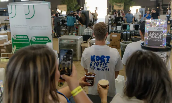 Customers at the counter, the barista in his Kort Koffie shirt, Kort Coffee