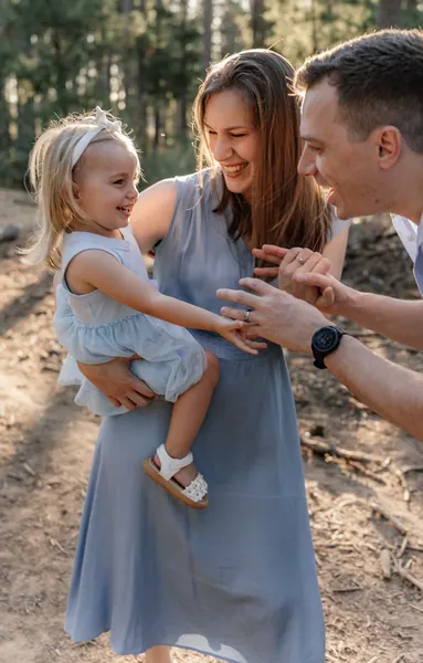 The May family, family shoot, photograph 2 of 17